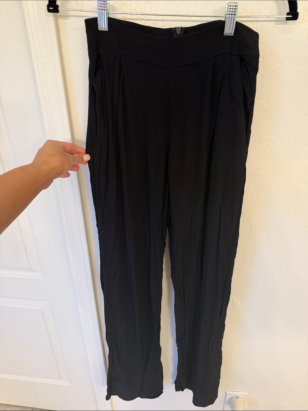 Black Women's Wide-Leg Pants